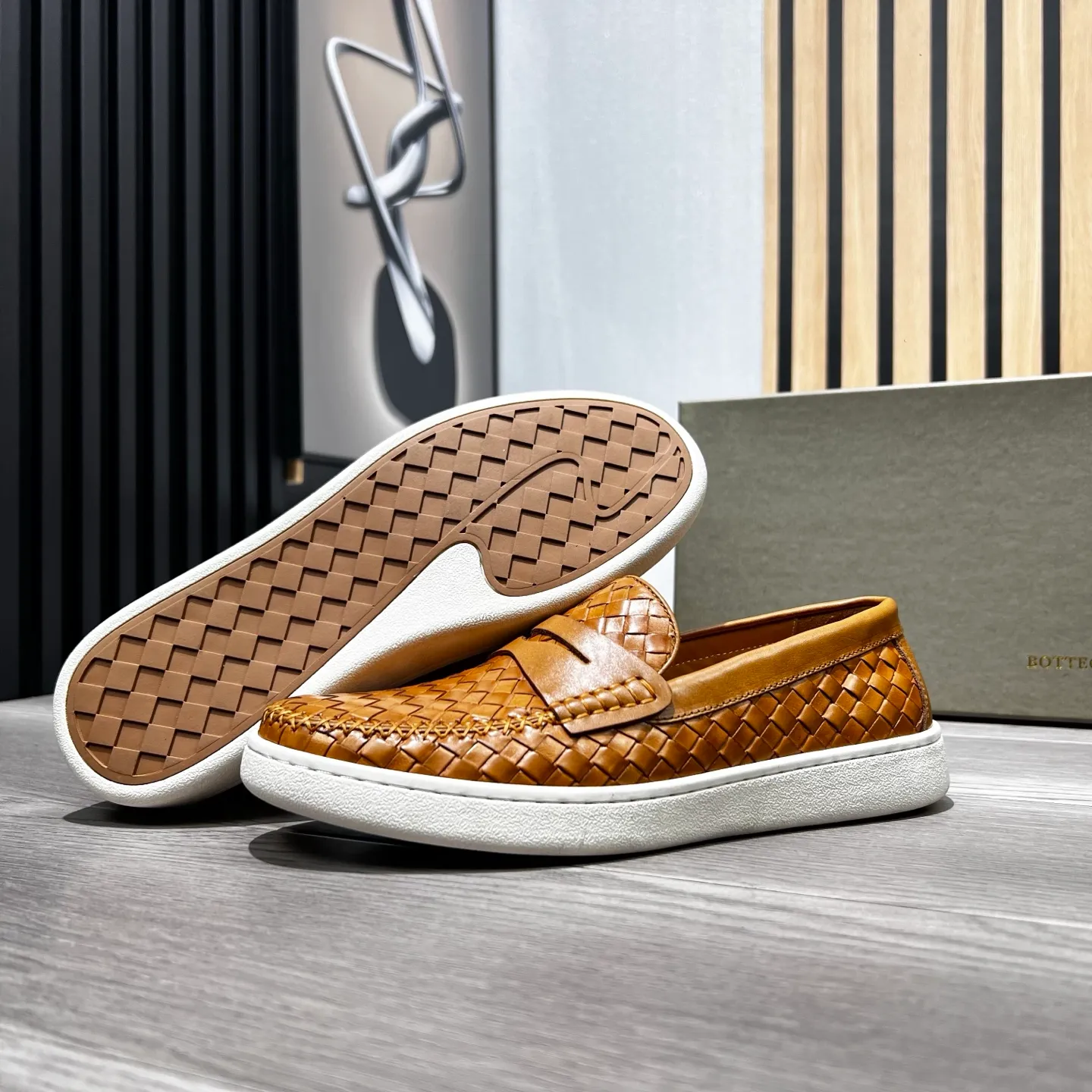 Ex-factory price 500 BV〰️Purely handmade classic men's beanie shoes👉👉driving shoes, slip-on shoes, made of imported cowhide woven from Italy, 💕water-dyed cowhide lining, 🔊original outsole, waterproof platform design, comfortable on the feet. A good choice for traveling and driving, two colors available, code number: 38-44, (45 can be customized)
